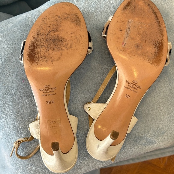 Valentino Garavani Cream and Black Sandals - Picture 4 of 7